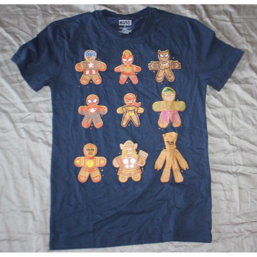 EUC Marvel Holiday Gingerbread Cookie Heroes Tee size M
